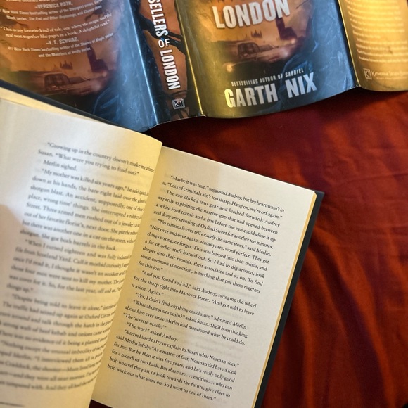 “The Left-Handed Book Sellers of London” Book written by:Garth Nix - Picture 11 of 16